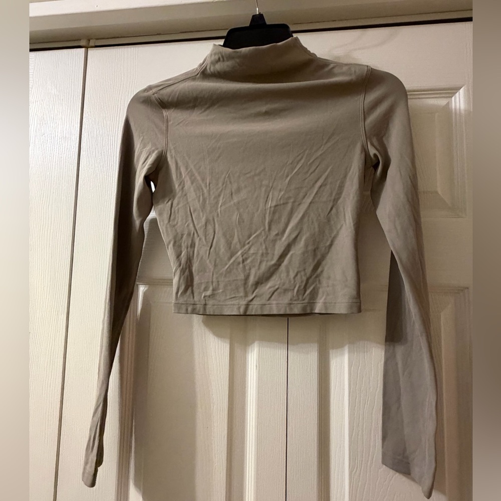 lululemon athletica Taupe Long Sleeve Mock Neck Crop Top Size 2
